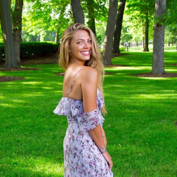 Meet your Posher, Julia - Picture 1 of 1